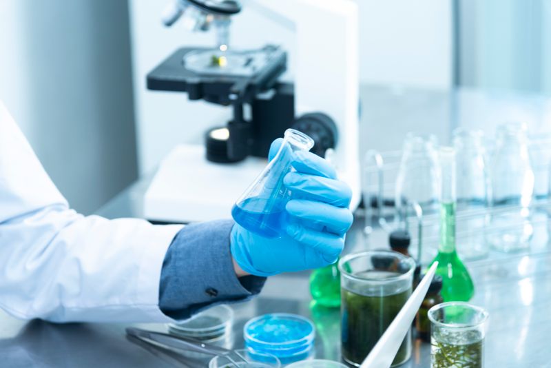 Kiểm nghiệm thực phẩm trong phòng lab chuẩn ISO 17025